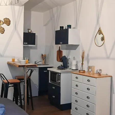 L'acacia #hyper-centre #marche Couvert Κονιάκ
